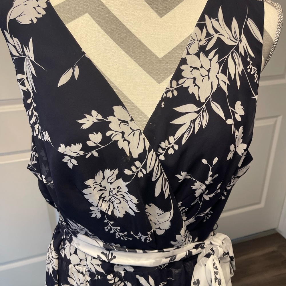 Gorgeous floral flowy dress perfect for a summer wedding